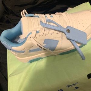 Never worn great condition wiling to work price